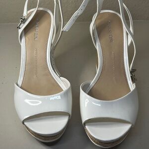 Gianni Bini white wedges size 10